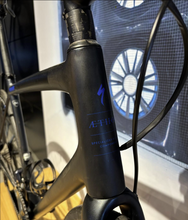 Charger l&#39;image dans la galerie, Vélo d&#39;occasion - Aethos Pro 58