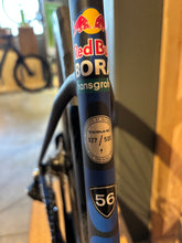 Charger l'image dans la galerie, VELO ROUTE OCCASION - TARMAC SL8 S-WORKS REDBULL
