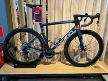 Charger l'image dans la galerie, VELO ROUTE OCCASION - TARMAC SL8 S-WORKS REDBULL